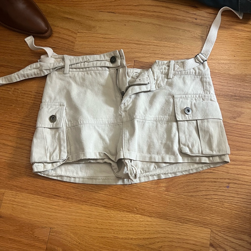 Women’s Cream Utility Cargo Shorts